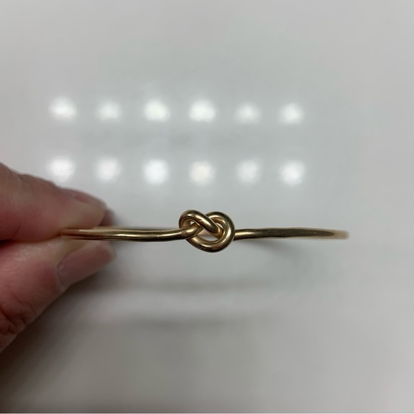 14k Gold-Filled Bangles Set of 2 Knot Waves Hammered Hawaii Style 7.75-8” - Picture 2 of 4